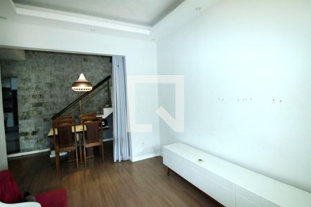 Sala de casa para alugar com 4 quartos, 160m² em Vista Alegre, Rio de Janeiro