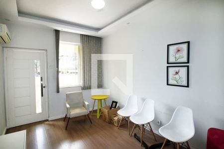 Sala de casa para alugar com 4 quartos, 160m² em Vista Alegre, Rio de Janeiro