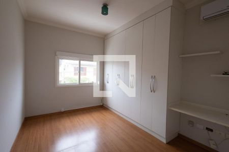 quarto de casa de condomínio para alugar com 3 quartos, 281m² em São João, Jacareí