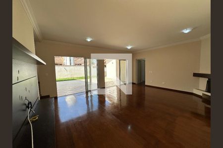 Sala de TV de casa de condomínio para alugar com 3 quartos, 260m² em Residencial das Estrelas, Barueri