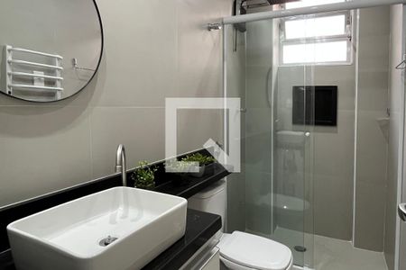 Banheiro de apartamento para alugar com 1 quarto, 46m² em Gonzaga, Santos