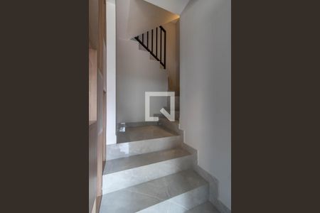 ESCADA ACESSO de casa de condomínio para alugar com 2 quartos, 130m² em Parque Taquaral, Campinas