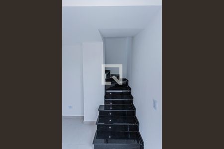 Escada de apartamento à venda com 2 quartos, 60m² em Parque Sao Domingos, São Paulo