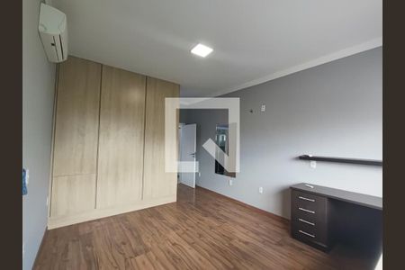 Quarto de casa de condomínio para alugar com 5 quartos, 282m² em Chácara Santa Margarida, Campinas