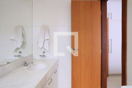 Banheiro da Suíte de apartamento à venda com 3 quartos, 100m² em Sion, Belo Horizonte
