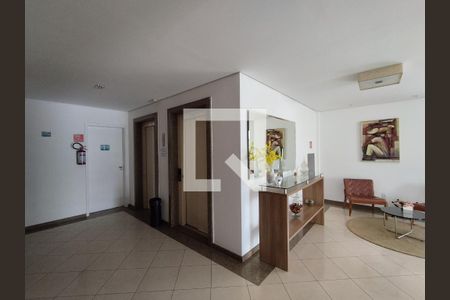 Hall de entrada de apartamento à venda com 2 quartos, 64m² em Aclimação, São Paulo