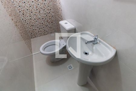 Banheiro de casa para alugar com 1 quarto, 60m² em Vila Santa Virginia, São Paulo