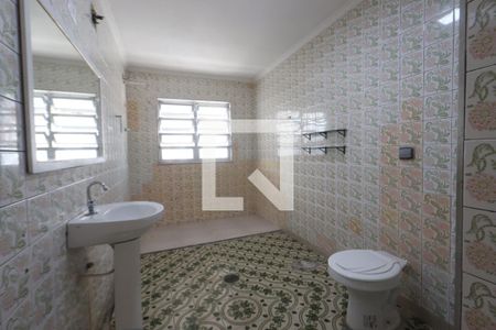 Banheiro da Suíte de casa para alugar com 3 quartos, 375m² em Chácara Mafalda, São Paulo