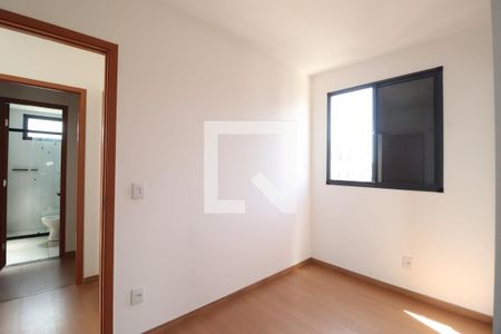 Quarto 1 de apartamento para alugar com 2 quartos, 58m² em Shopping Park, Uberlândia