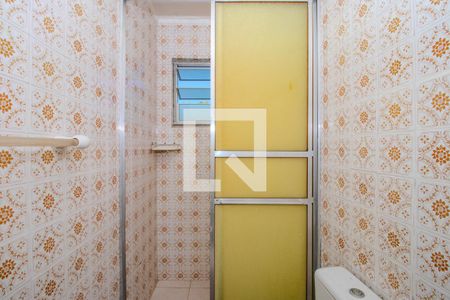 Banheiro de apartamento à venda com 1 quarto, 42m² em Passo D’areia, Porto Alegre