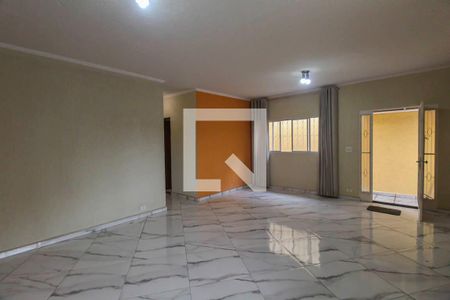 Casa à venda com 4 quartos, 256m² em Jardim Santa Teresinha, São Paulo