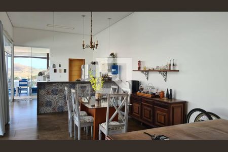 Sala de casa de condomínio para alugar com 4 quartos, 215m² em Condomínio Parque Vale dos Lagos, Jacareí