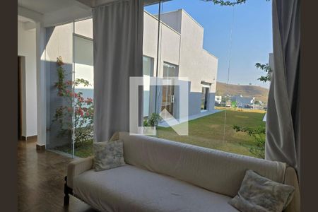 Sala de casa de condomínio para alugar com 4 quartos, 215m² em Condomínio Parque Vale dos Lagos, Jacareí