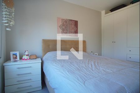 Suíte de apartamento à venda com 3 quartos, 110m² em Santa Cecília, Porto Alegre