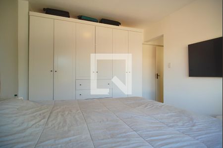 Suíte de apartamento à venda com 3 quartos, 110m² em Santa Cecília, Porto Alegre