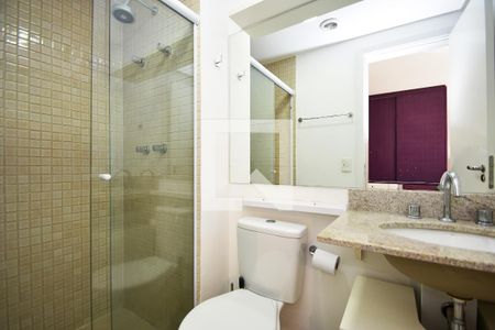 banheiro de kitnet/studio para alugar com 1 quarto, 30m² em Alto de Pinheiros, São Paulo