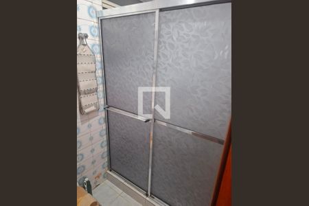 Banheiro  de apartamento à venda com 1 quarto, 30m² em Santana, Porto Alegre