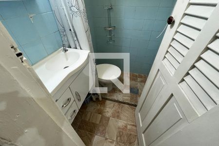 Banheiro de kitnet/studio para alugar com 1 quarto, 32m² em Jardim Guanabara, Rio de Janeiro