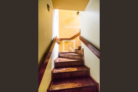 Escada de casa de condomínio para alugar com 2 quartos, 330m² em Alphaville, Santana de Parnaíba