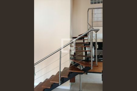 Acesso ao pavimento superior de apartamento à venda com 1 quarto, 68m² em Pinheiros, São Paulo