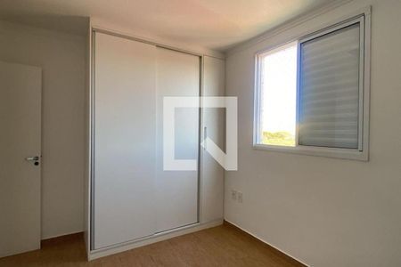 CÃMARA DE AR CONJUNTO DE PORTAS DE MADEIRA E JANELA COM VISTA PARA O EXTERIOR. de apartamento à venda com 3 quartos, 67m² em Parque Industrial, Campinas