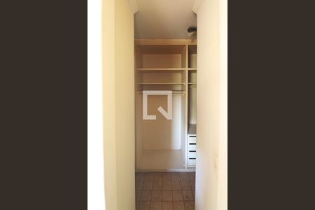 Closet de casa à venda com 4 quartos, 284m² em Jardim Leonor Mendes de Barros, São Paulo