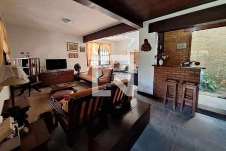 Sala 1 de casa à venda com 4 quartos, 326m² em Piratininga, Niterói