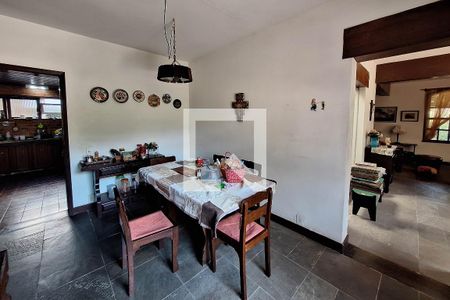 Sala 2 de casa à venda com 4 quartos, 326m² em Piratininga, Niterói