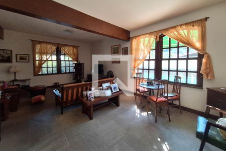Sala 1 de casa à venda com 4 quartos, 326m² em Piratininga, Niterói