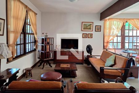 Sala 1 de casa à venda com 4 quartos, 326m² em Piratininga, Niterói