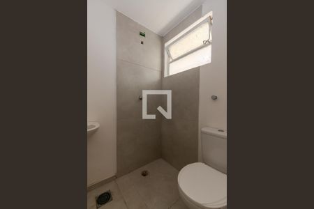 Banheiro de apartamento à venda com 1 quarto, 40m² em Partenon, Porto Alegre