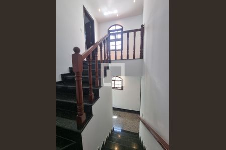 Escada de casa à venda com 3 quartos, 219m² em Vila Jordanopolis, São Bernardo do Campo