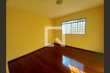 Casa à venda com 3 quartos, 260m² em Pirajá, Belo Horizonte