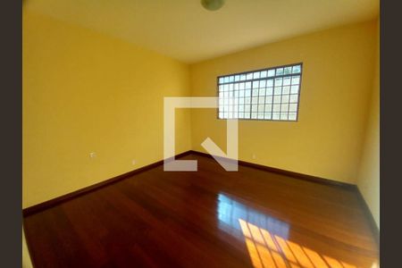 Casa à venda com 3 quartos, 260m² em Pirajá, Belo Horizonte