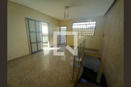 Casa à venda com 3 quartos, 260m² em Pirajá, Belo Horizonte