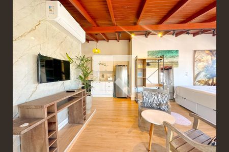 Sala de TV de apartamento para alugar com 1 quarto, 70m² em Canasvieiras, Florianópolis