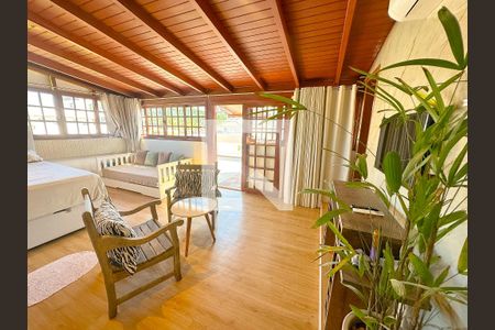 Sala de TV de apartamento para alugar com 1 quarto, 70m² em Canasvieiras, Florianópolis