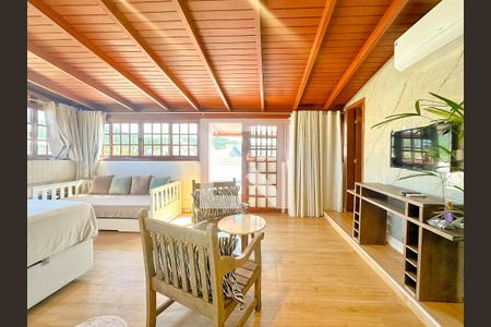 Sala de TV de apartamento para alugar com 1 quarto, 70m² em Canasvieiras, Florianópolis