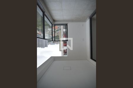 Sacada de apartamento à venda com 3 quartos, 64m² em Vila Assunção, Santo André