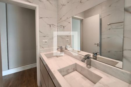 Banheiro Suíte de casa de condomínio para alugar com 4 quartos, 210m² em Swiss Park, Campinas