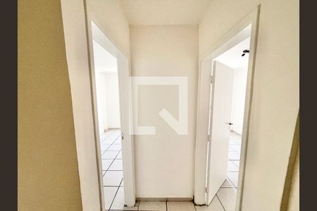 Corredor de casa de condomínio para alugar com 2 quartos, 90m² em Jardim Sonia, São Paulo