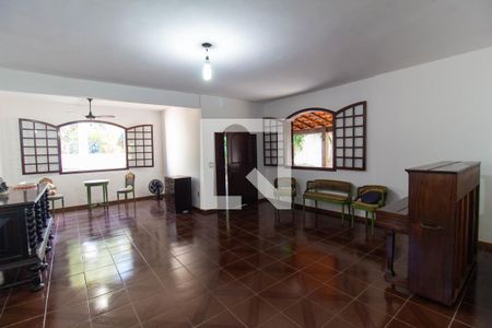 Casa à venda com 4 quartos, 720m² em Matapaca, Niterói