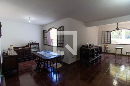 Casa à venda com 4 quartos, 720m² em Matapaca, Niterói