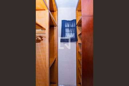 Closet suite de casa para alugar com 2 quartos, 100m² em Vila Souza, São Paulo