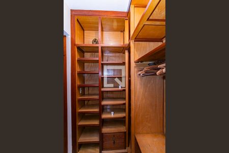Closet suite de casa para alugar com 2 quartos, 100m² em Vila Souza, São Paulo