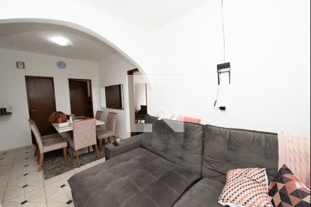 Casa à venda com 8 quartos, 340m² em Regina, Contagem