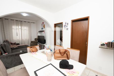 Casa à venda com 8 quartos, 340m² em Regina, Contagem