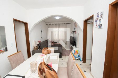 Casa à venda com 8 quartos, 340m² em Regina, Contagem