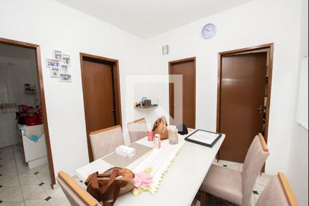 Casa à venda com 8 quartos, 340m² em Regina, Contagem