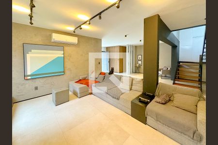 Sala de TV de casa para alugar com 4 quartos, 314m² em Jurerê, Florianópolis